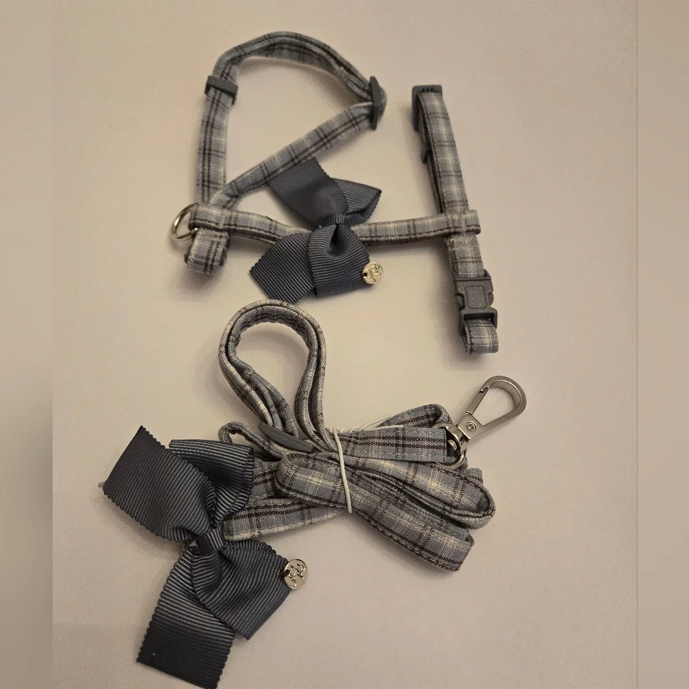 Qwinee plaid harness